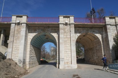 Parte inferior del puente de Poniente de Valladolid