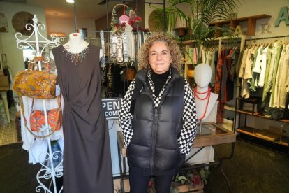 María Rodríguez, dueña de la tienda de moda Amber, en el número 8.