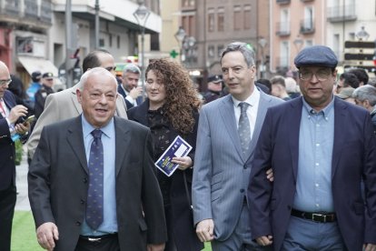 Gonzalo Santonja, consejero de Cultura, Turismo y Deportes, y Enrique Sánchez-Guijo, director general de Deportes.