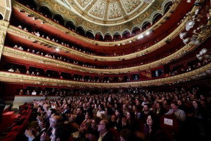 Una momento de la gala del comercio de Fecosva en el Teatro Calderón de Valladolid.