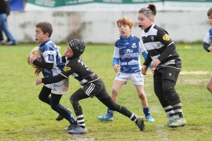 Una imagen de uno de los partidos del Torneo Internacional de Escuelas.