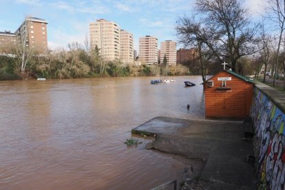 Los pasillos inferiores del Pisuerga, totalmente anegados.