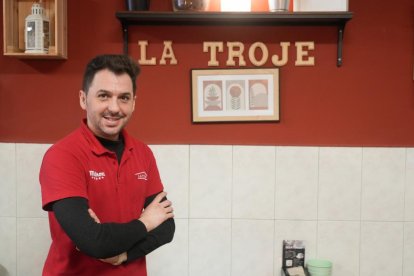 David Muñoz, dueño del bar La Troje, en el número 5.