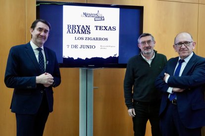 El consejero de Medio Ambiente, Vivienda y Ordenación del Territorio, Juan Carlos Suárez-Quiñones, presenta el cartel de Músicos en la Naturaleza.