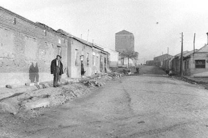 Obras de urbanización en Pajarillos Altos cuando el barrio aún estaba sin pavimentar, en una fecha desconocida seguramente anterior a los años 60.