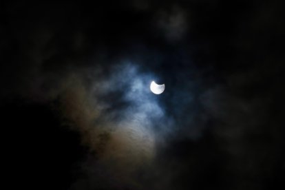 El eclipse parcial de sol en la ciudad de Valladolid.