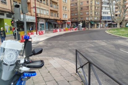 La gasolinera ya es historia en la plaza vallisoletana, que recupera la normalidad en el tráfico
