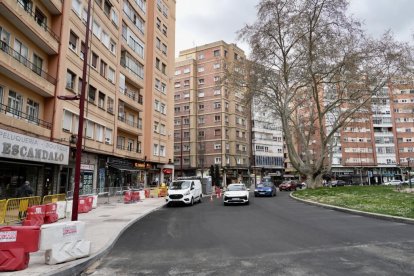 La plaza circular recupera los 2 carriles tras meses de obras.