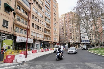 La plaza circular recupera los 2 carriles tras meses de obras.