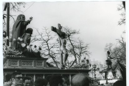 Cristo del Perdón, Cristo de la Preciosa Sangre y la Quinta Angustia en la procesión de Penitencia y Caridad del Jueves Santo, 1970.