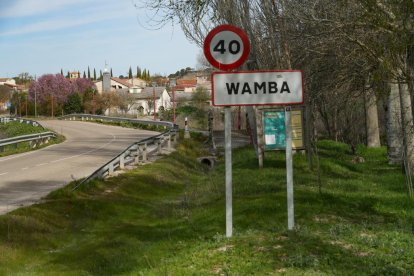 Cartel de entrada al pueblo