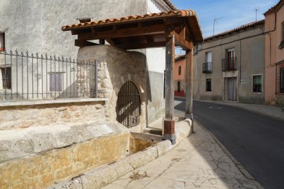 Fuente dedicada a la memoria de Pablo Vicente de La Fuente. 