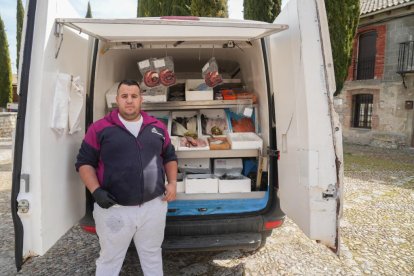 Alberto Villa, pescadero ambulante. 