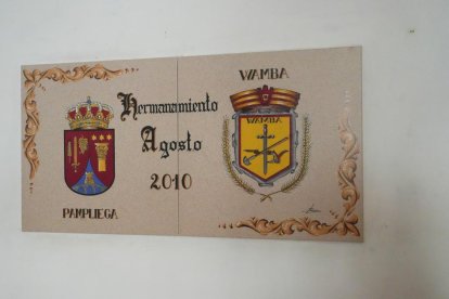 Cerámica que recuerda el hermanamiento con Pampliega en el 2010.