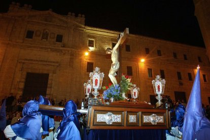 Pasos y cofrades durante la Semana Santa, 2011.