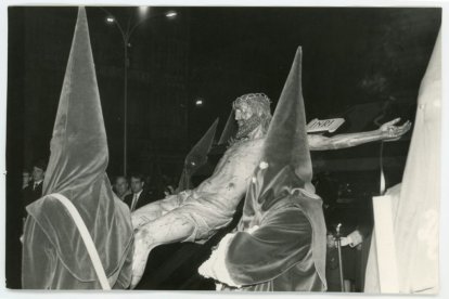 Paso del Cristo de la Agonía en la procesión del Vía Crucis el miércoles santo, 1972