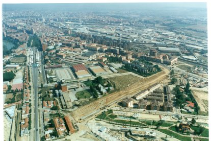 Vista del Paseo Zorrilla y el barrio de La Rubia en 1997, a la derecha los terrenos en los que actualmente se ubica la calle Mota.