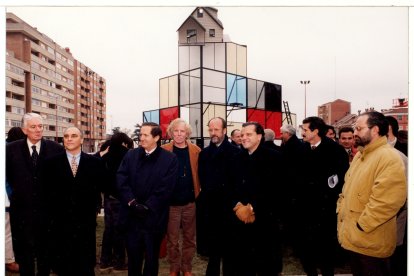 Personalidades en la inauguración de la Glorieta del Cine en 1998 ubicada en el cruce de la calle Mota y el Paseo Zorrilla.