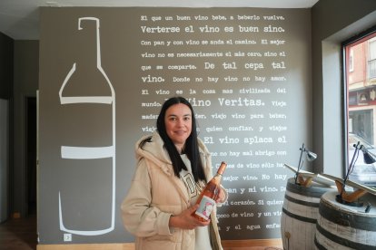 Patricia Caro, responsable de la tienda de vinos Vinaria de la calle Mota.