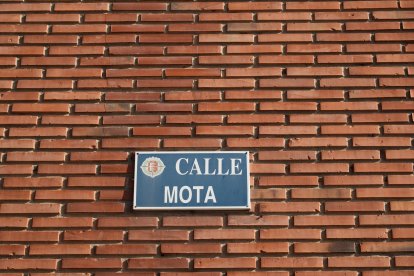 Cartel de la calle Mota.
