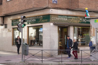 Confitería Bravo, en la esquina de la calle Mota con la Carretera de Rueda