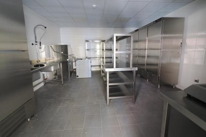 La nueva cocina del restaurante del Mercado del Val de Valladolid.