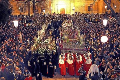 Momento de El Encuentro en Santa Cruz entre la madre y su hijo camino del Calvario, 2018.