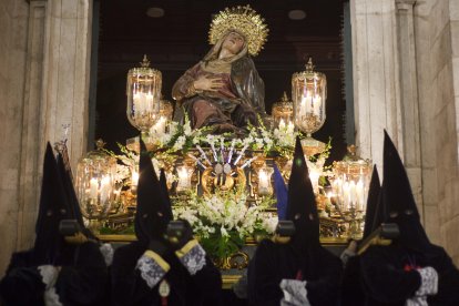 Via Crucis procesional de Jesús Nazareno junto a la iglesia de Nuestra Señora de las Angustias, 2014