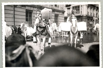 El pregón de las Siete Palabras en la plaza de España, 1945.