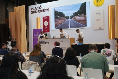 El presidente de la Diputación de Valladolid, Conrado Íscar, promociona Alimentos de Valladolid en el Salón Gourmets 2025 de la mano de Miguel Ángel de la Cruz