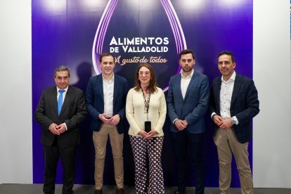 El presidente de la Diputación de Valladolid, Conrado Íscar, promociona Alimentos de Valladolid en el Salón Gourmets 2025 de la mano de Miguel Ángel de la Cruz