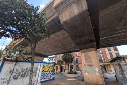 Puente del Arco de Ladrillo por donde ha caído el agua