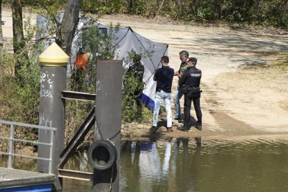 Tienda montada al lado del río tras la recuperación del cadáver.
