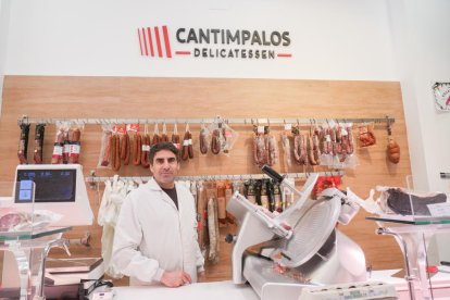 José Manso, dueño de la charcutería Casa Cantimpalos durante 30 años, en el número 3.