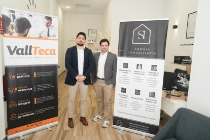 Moises Martín con Sergio Herrera, Gestor hipotecario y gestor inmobiliario de VALLTECA Y SOMNIA, en el número 3.