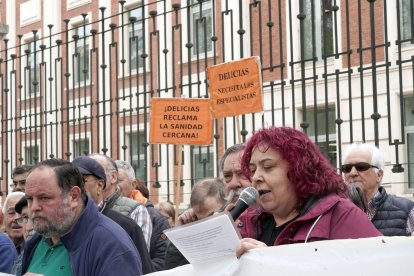 Concentración a las puertas de la Consejería de Sanidad