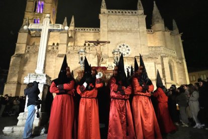 Un momento de la procesión de la Buena Muerte.