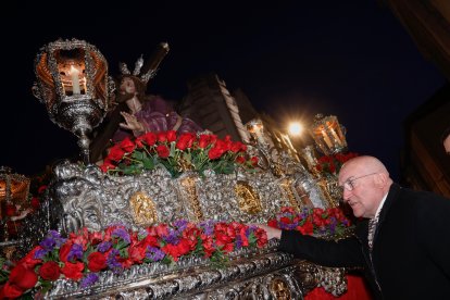 Un momento de la procesión de El Encuentro en Santa Cruz.