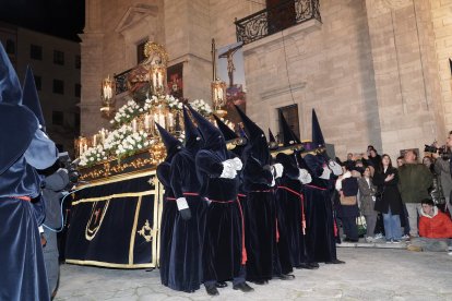 Un momento de la procesión de El Encuentro en Santa Cruz.