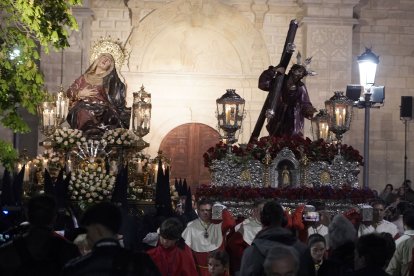 Encuentro de la Santísima Virgen con su Hijo en la calle de la Amargura