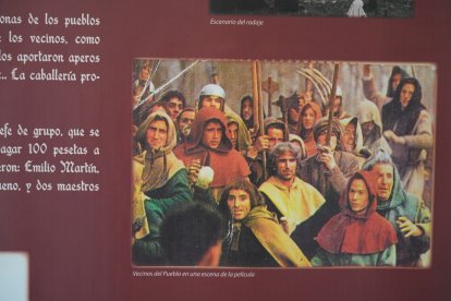 Fotograma de la película El Cid con vecinos de Torrelobatón participantes.