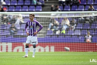 Chuki, pensativo tras uno de los goles de Osasuna.