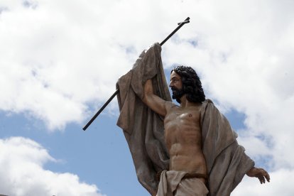 Procesión del Encuentro de Jesús Resucitado con la Virgen de la Alegría en Valladolid.