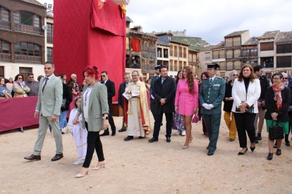 Bajada del ángel en Peñafiel en Domingo de Resurrección