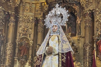 Bajada del ángel en Peñafiel en Domingo de Resurrección