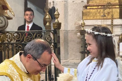 Bajada del ángel en Peñafiel en Domingo de Resurrección