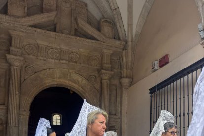 Bajada del ángel en Peñafiel en Domingo de Resurrección