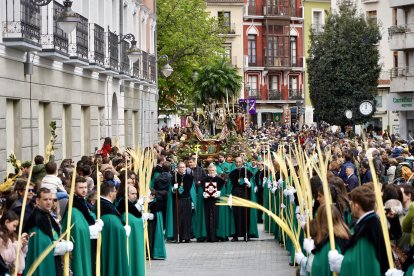 Procesión del Domingo de Ramos con el paso de la borriquilla.