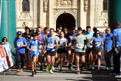 Una carrera y una marcha solidarias apoyan la labor de Asprona y Aspace en León.