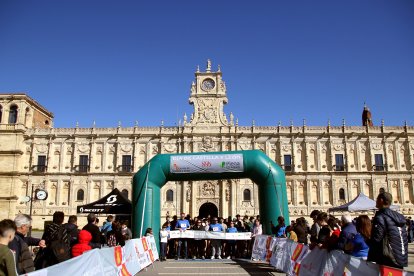 Una carrera y una marcha solidarias apoyan la labor de Asprona y Aspace en León.